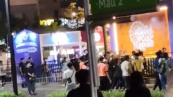 Bekasi - Keributan antar karyawan tenant di Summarecon Mall Bekasi, Senin (7/9/2026) malam. Foto: Ist