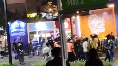 Bekasi - Keributan antar karyawan tenant di Summarecon Mall Bekasi, Senin (7/9/2026) malam. Foto: Ist