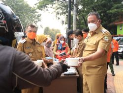 Selasa Ceria Pemkot Bekasi Disesuaikan, Makanan dan Masker Gratis Dibagikan ke Warga