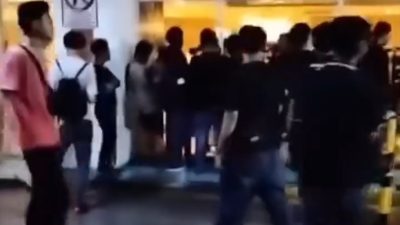 Bekasi - Keributan pecah antara satpam dan agen penyewaan di Apartemen Bekasi akibat aturan larangan sewa harian dari Pemkot Bekasi. Penertiban dinilai memicu ketegangan, Senin (7/9/2026). Foto: Ist/Gobekasi.id.