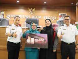 Antisipasi Dampak Abu Vulkanik, TP PKK Kota Bekasi Bagikan 80.000 Masker Merah Putih