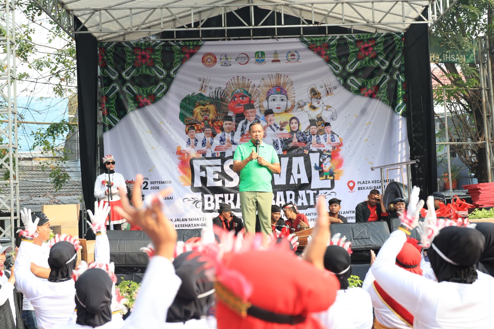 Bekasi - Wali Kota Bekasi Tri Adhianto hadir di Festival Bekasi Barat sebagai puncak HUT ke-81 RI, Sabtu (12/9/2026). Foto: Ist/Gobekasi.id.