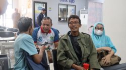 Bekasi - Menanggapi keluhan warga di media sosial, Wali Kota Bekasi Tri Adhianto sidak ke Disdukcapil dan pastikan pelayanan publik berjalan optimal tanpa pungli. Foto: Ist/Gobekasi.id.