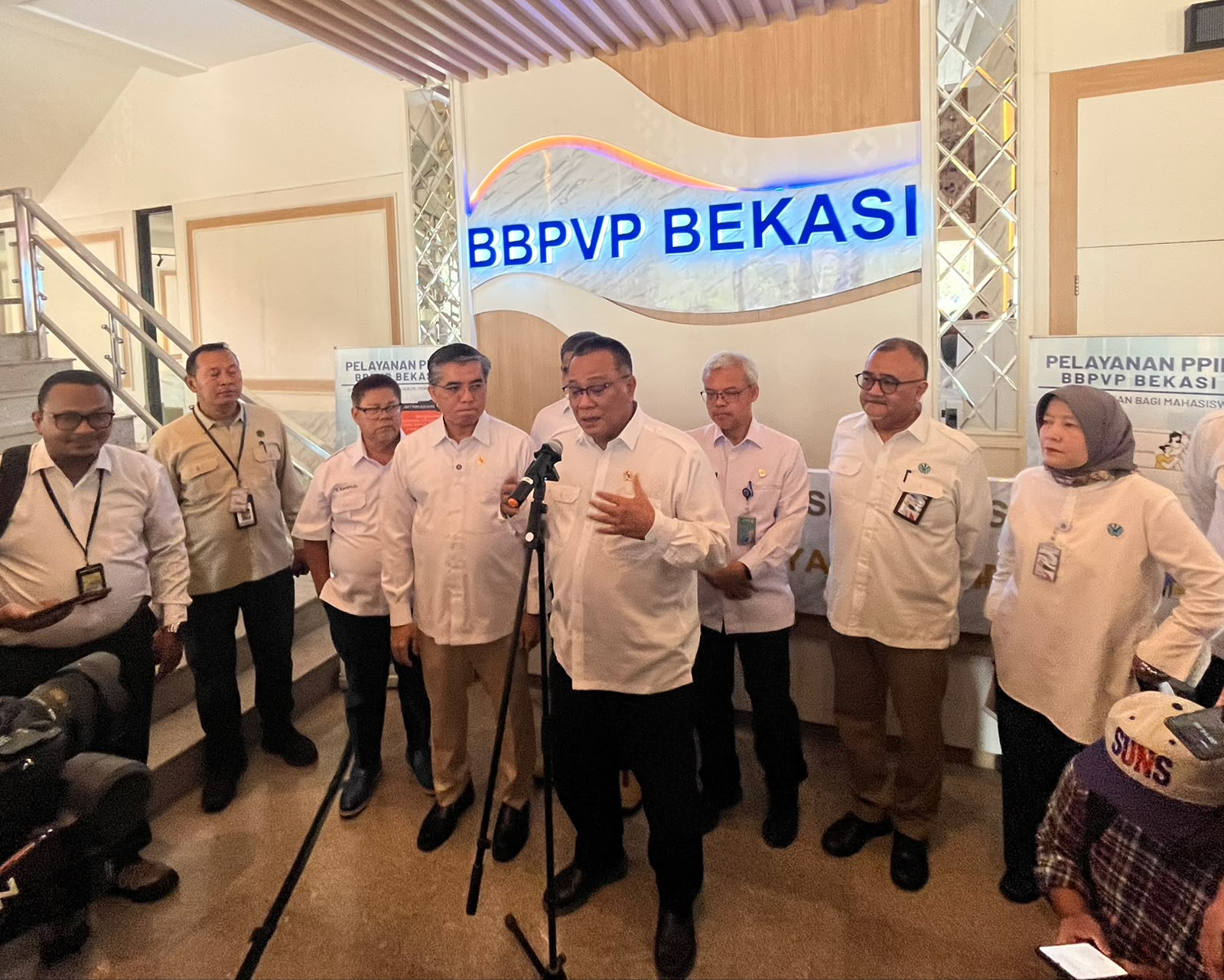 Bekasi - Menteri LH Mohamad Jumhur Hidayat sebut lubang ozon makin mengecil saat peringatan Hari Ozon Internasional di BBPVP Bekasi, Rabu (16/9/2026). Foto: Septian/Gobekasi.id.