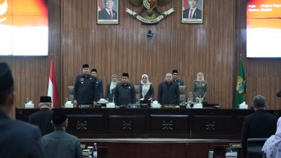Bekasi - Wali Kota Bekasi, Tri Adhianto dalam Rapat Paripurna DPRD Kota Bekasi yang membahas Raperda Perubhan APBD 2026, pada Kamis (17/9/2026). Foto: Ist/Gobekasi.id.