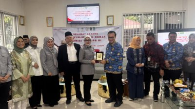 Bekasi - Asisten Pemerintahan dan Kesejahteraan Rakyat (Asda I) Kota Bekasi Lintong Dianto Putra, serta Kepala Dinas Sosial Kota Bekasi Robert TP Siagian menerima kunjungan kerja Komisi VIII DPR RI ke Sentra Terpadu Pangudi Luhur di Kota Bekasi pada Kamis (17/9/2026).