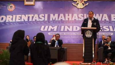 Bekasi - Wali Kota Bekasi Tri Adhianto saat memberikan pidato dalam orientasi mahasiswa baru Universitas Muhammadiyah (UM) Indonesia, Sabtu (19/9/2026). Foto: Ist/Gobekasi.id.