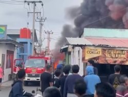 Warga Cikarang Timur Panik, Pabrik Pengolahan Plastik Ludes Dilalap Si Jago Merah