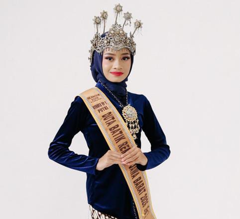 Bekasi - Syafiqa Dzikria Nafasya, Duta Batik Jawa Barat 2026 asal Bekasi. Foto: Ist/Gobekasi.id.