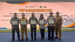 Bekasi - Kepala DPPKB Kota Bekasi Kusnanto menerima lima penghargaan dari Kantor Perwakilan BKKBN Provinsi Jawa Barat dalam Workshop Penggerakan Kampung Keluarga Berkualitas untuk Kapitalisasi Bonus Demografi melalui Skema PJPK Tahun 2026. Foto: Ist/Gobekasi.id.