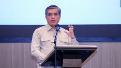 Bekasi - Menteri Ketenagakerjaan Yassierli dalam Pembekalan Calon Hakim Ad Hoc Pengadilan Hubungan Industrial di Jakarta pada Rabu (23/9/2026). Acara tersebut diinisiasi oleh Ditjen PHI Kemnaker bekerja sama dengan Ditjen Badilum Mahkamah Agung. Foto: Ist/Gobekasi.id.