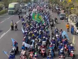 500 Personil Gabungan Kawal Pergerakan Massa Buruh Bekasi Menuju Jakarta