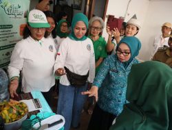 Tinjau Lomba Gapura Sri Baduga, Wiwiek Hargono Puji Inovasi Warga Bekasi Barat