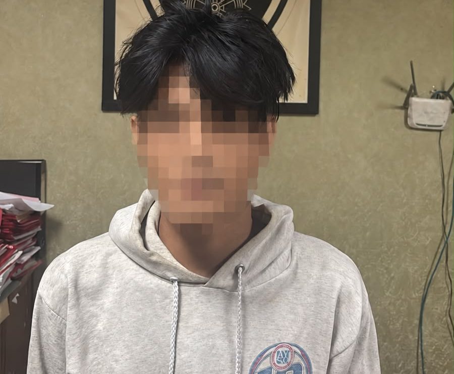 Bekasi - Seorang pria berinisial F alias Batak, yang diduga kuat berperan sebagai penggerak massa pelajar untuk mengikuti aksi berujung kekerasan di wilayah Kota Bekasi dan Jakarta, ditangkap polisi. Foto: Ist/Gobekasi.id.