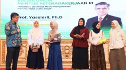 Bekasi - Menteri Ketenagakerjaan (Menaker) Yassierli saat menyampaikan kuliah umum di Universitas Baiturrahmah, Padang, Jumat (25/9/2026). Foto: Ist/Gobekasi.id.