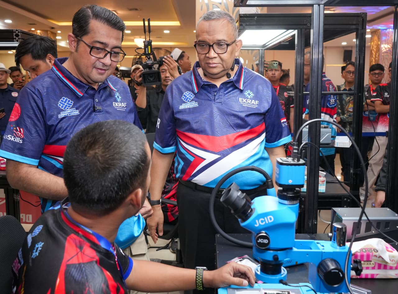 Bekasi - Wakil Menteri Ketenagakerjaan (Wamenaker), Afriansyah Noor dalam ajang Circuit Global Championship (CGC) Indonesia 2026: Mobile Phone Repair Exhibition & Competition yang diselenggarakan oleh Asosiasi Teknisi Ponsel Indonesia (TESPOIN) di Jakarta, Sabtu (26/09/2026). Foto: Ist/Gobekasi.id.