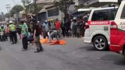 Bekasi - Dua jenazah wanita muda dievakuasi setelah terlibat kecelakaan di Jalan Raya Narogong, Kota Bekasi, Sabtu (26/9/2026). Foto: Ist/Gobekasi.id.