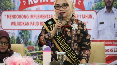 Bekasi - Wiwiek Hargono Tri Adhianto, secara resmi membuka kegiatan Capacity Building Bunda PAUD Kota Bekasi yang diselenggarakan di Kantor Dinas Pendidikan Kota Bekasi pada Jumat (25/09/2026). Foto: Ist/Gobekasi.id.