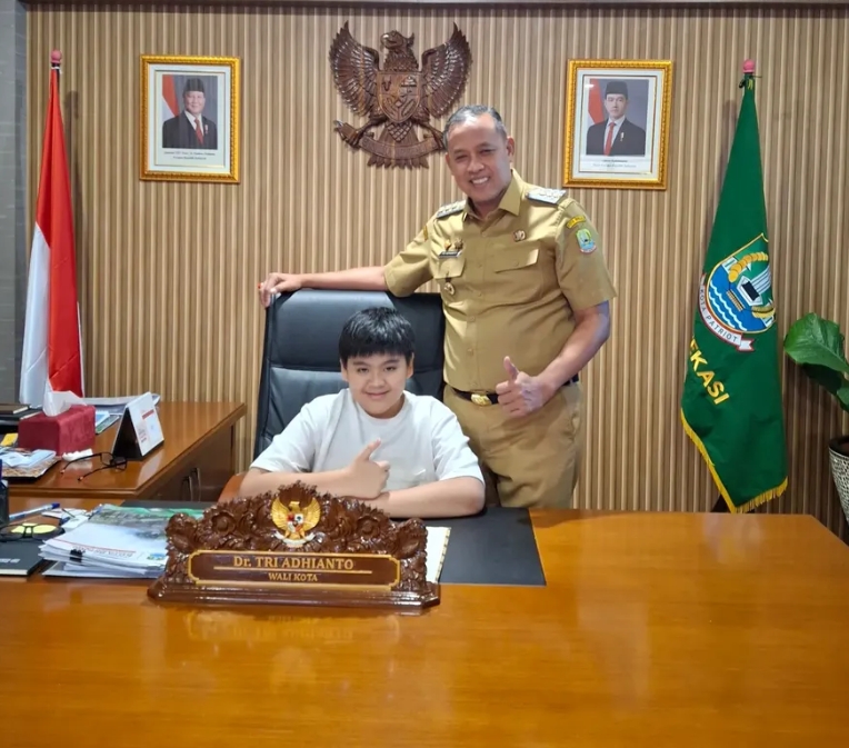 Bekasi - Wali Kota Bekasi Tri Adhianto menerima audensi korban dugaan bullying di Alexandria Islamic Boarding School. Foto: Ist/Gobekasi.id.