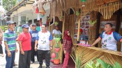Bekasi - RW 14 Pekayon Jaya Bekasi ditargetkan jadi Kampung Tematik Pasundan. Wali Kota Tri Adhianto tinjau lokasi, puji gerakan TOGA warga, hingga peroleh dukungan Pemprov Jabar. Foto: Ist/Gobekasi.id.