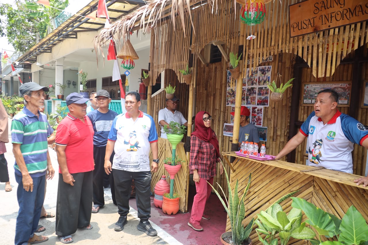 Bekasi - RW 14 Pekayon Jaya Bekasi ditargetkan jadi Kampung Tematik Pasundan. Wali Kota Tri Adhianto tinjau lokasi, puji gerakan TOGA warga, hingga peroleh dukungan Pemprov Jabar. Foto: Ist/Gobekasi.id.