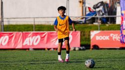 Bekasi - Arfa Senopati Ibrahim, pesepak bola muda asal Bekasi ini sukses menembus seleksi ketat program Barca Academy Clinics dan dijadwalkan terbang ke Barcelona, Spanyol, pada 3 Oktober 2026 mendatang. Foto: Ist
