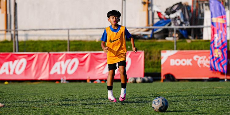 Bekasi - Arfa Senopati Ibrahim, pesepak bola muda asal Bekasi ini sukses menembus seleksi ketat program Barca Academy Clinics dan dijadwalkan terbang ke Barcelona, Spanyol, pada 3 Oktober 2026 mendatang. Foto: Ist
