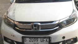 Bekasi - Barang bukti mobil yang dipakai pelaku saat menedarkan obat. Foto: Ist/Gobekasi.id.