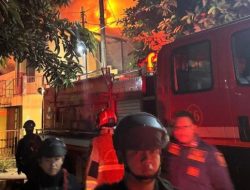 Kebakaran Hanguskan Pabrik Kancing dan Rumah Kosong di Bekasi Timur