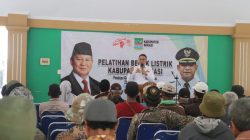 Bekasi - Ratusan pembecak mengikuti Pelatihan Becak Listrik Kabupaten Bekasi Tahun 2026 di halaman Guest House Kantor Satpol PP, Kompleks Pemkab Bekasi, Cikarang Pusat, Rabu (23/9/2026). Foto: Ist/Gobekasi.id.