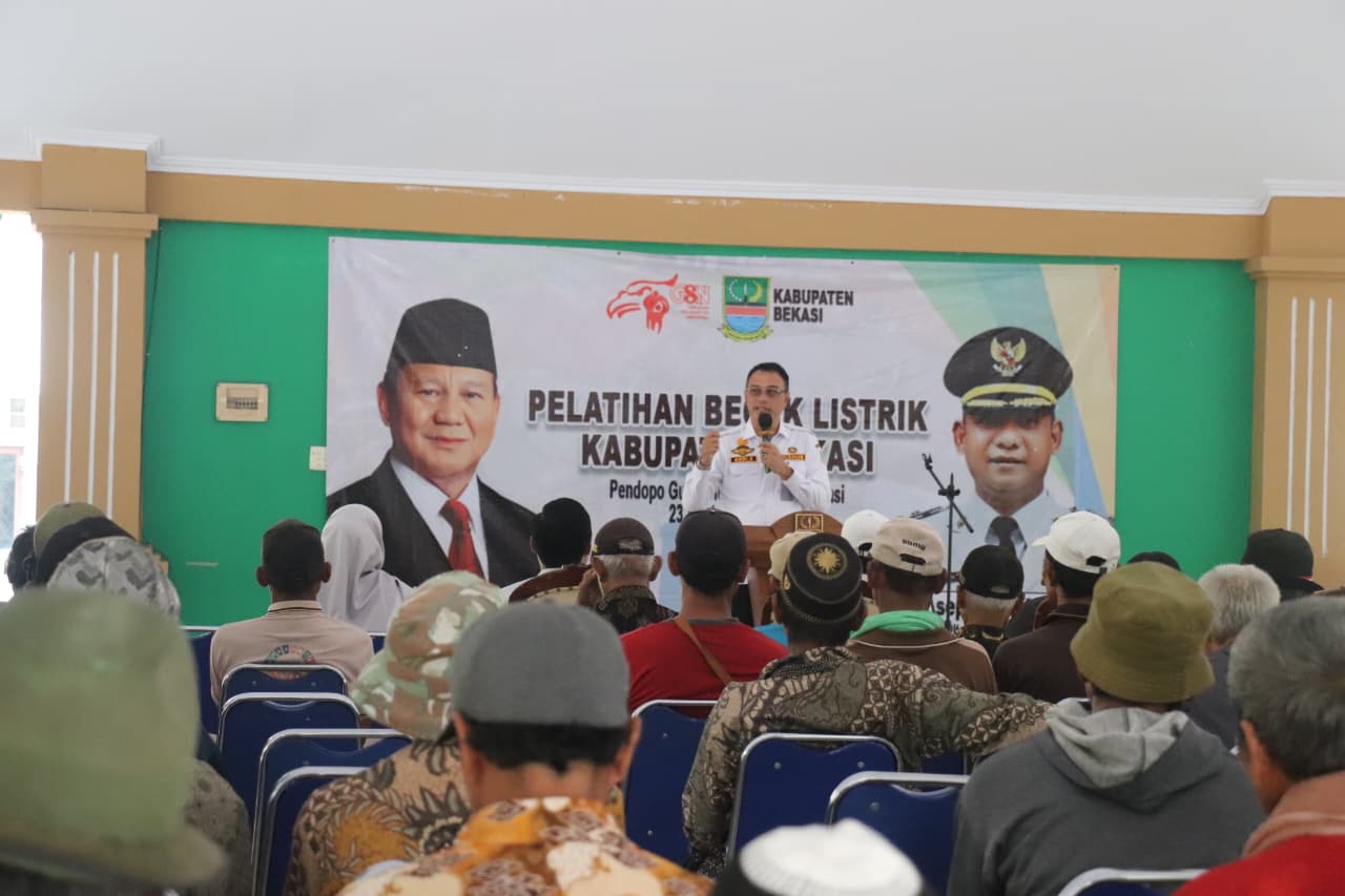 Bekasi - Ratusan pembecak mengikuti Pelatihan Becak Listrik Kabupaten Bekasi Tahun 2026 di halaman Guest House Kantor Satpol PP, Kompleks Pemkab Bekasi, Cikarang Pusat, Rabu (23/9/2026). Foto: Ist/Gobekasi.id.