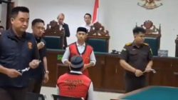 Bekasi - Anggota DPRD Kab Bekasi Nyumarno divonis 10 bulan penjara oleh PN Cikarang, Senin (19/10/2026). Terbukti langgar Pasal 170 KUHP keroyok warga di Lippo Cikarang. Foto: Ist