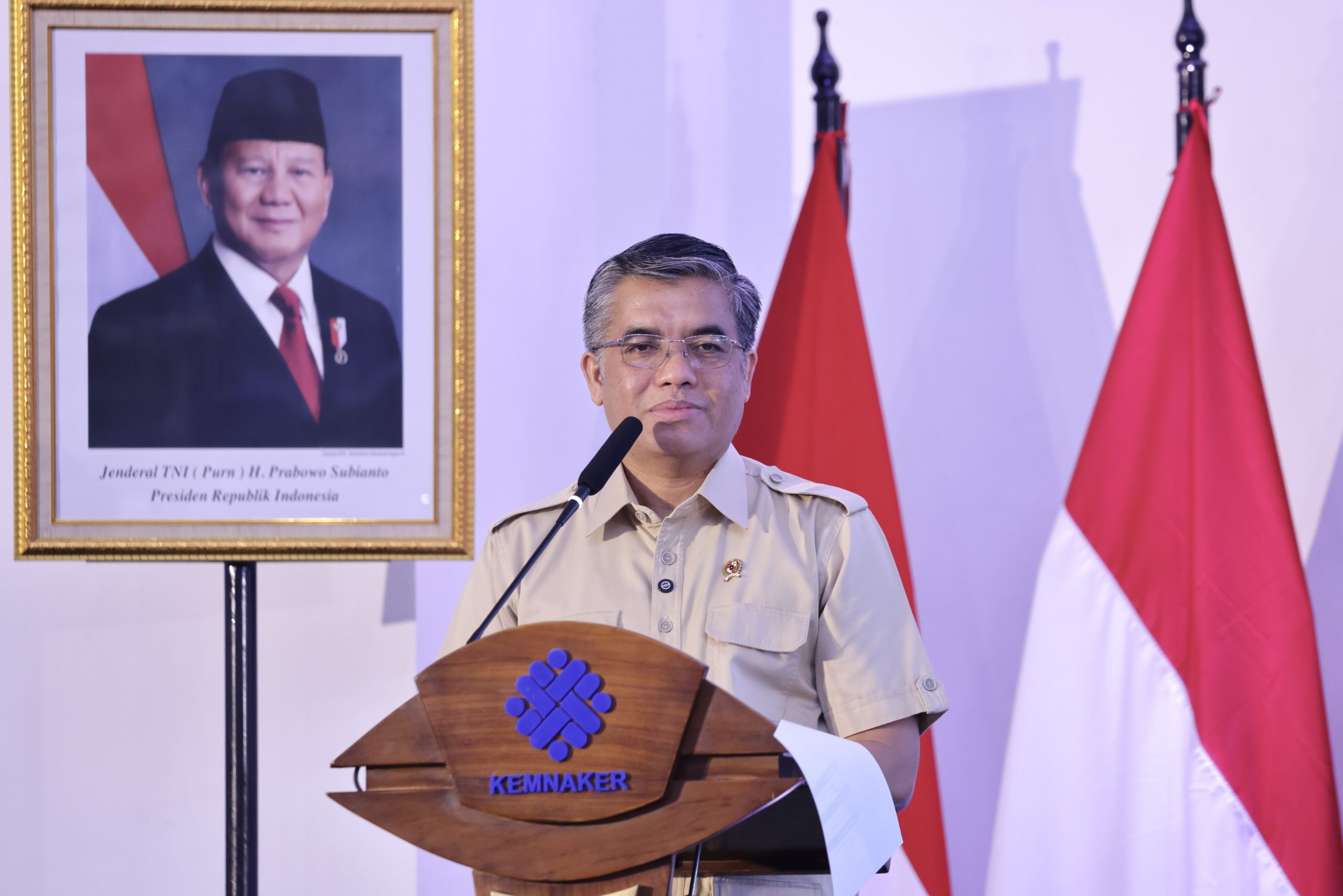 Bekasi - Menaker Yassierli Paparkan Capaian 2 Tahun Prabowo-Gibran. Foto: Kemnaker/Gobekasi.id.