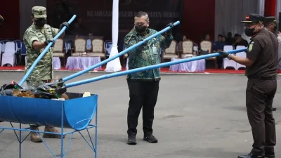 Bekasi - Kejari Kabupaten Bekasi musnahkan barang bukti 83 perkara inkrah (29/10/2026). Termasuk 252 gram sabu, 17 ribu obat keras, sajam, hingga 213 amunisi. Foto: Ist