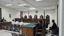 Bekasi - Proses persidangan perkara dugaan tindak pidana pengeroyokan yang menyeret nama seorang oknum anggota DPRD Kabupaten Bekasi berinisial NY kembali bergulir di PN Cikarang, Senin (5/10/2026). Foto: Ist
