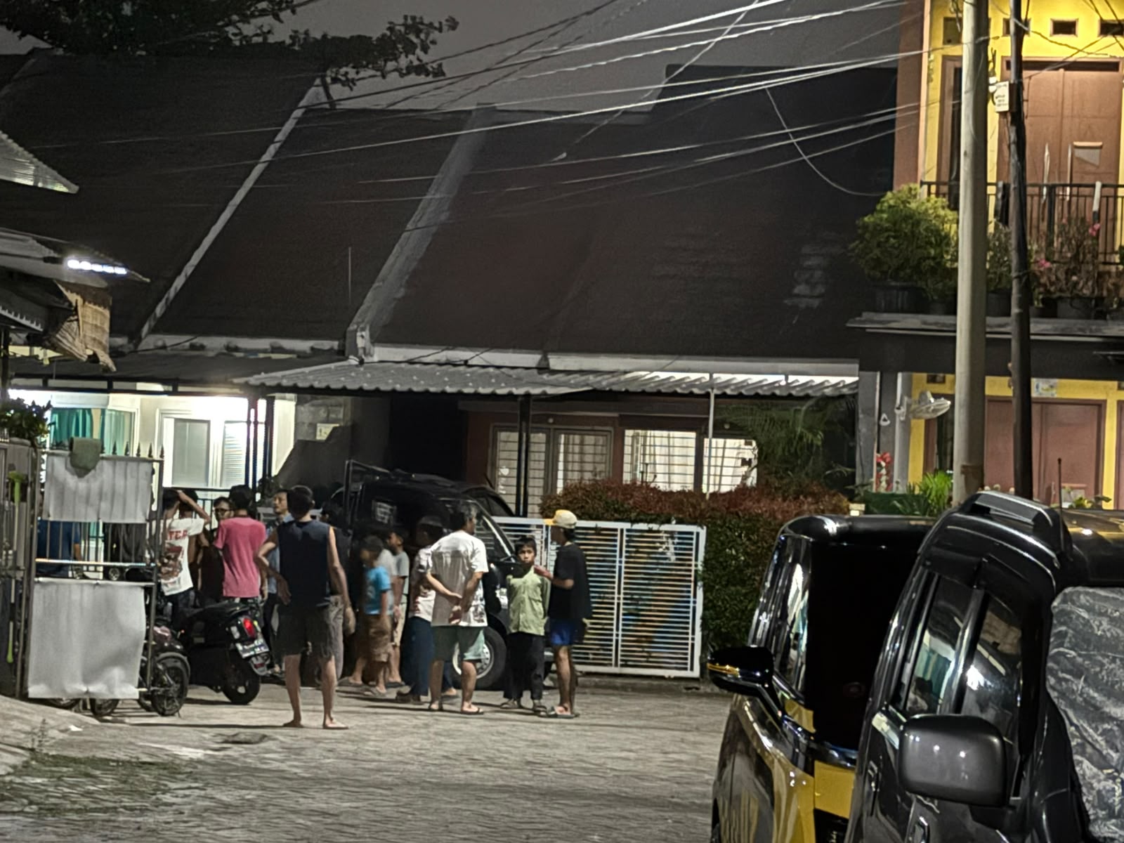 Bekasi - Insiden keributan antarwarga yang pecah di kawasan Cikunir, Kelurahan Jaka Mulya, Kecamatan Bekasi Selatan, Kota Bekasi, yang terjadi pada Selasa (29/9/2026). Foto: Ist/Gobekasi.id.