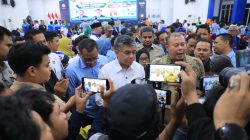Bekasi - Wakil Ketua DPR RI, Cucun Ahmad Syamsurijal bersama Menteri Ketenagakerjaan (Menaker) Yassierli usai menghadiri Dialog Sosial bertema Mengawal RUU Pelindungan Ketenagakerjaan yang Adil bagi Semua, di Bekasi, Kamis (1/10/2026). Foto: Kemnaker/Gobekasi.id.