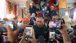 Bekasi - Wali Kota Bekasi, Tri Adhianto, menyampaikan apresiasi tinggi atas tingginya antusiasme para pegawai ASN yang berbelanja di Pasar Baru Bekasi, Jumat (2/10/2026). Foto: Ist/Gobekasi.id.