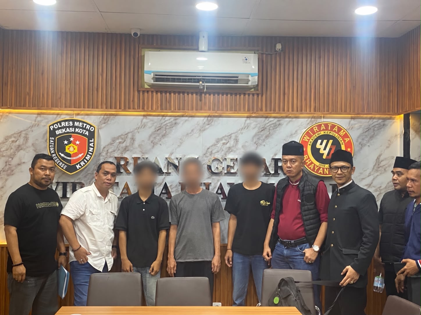 Bekasi - Kasus perselisihan dan perusakan di Cikunir, Jakamulya, Bekasi Selatan berakhir damai lewat restorative justice di Polres Metro Bekasi Kota (2/10/2026). Laporan dicabut dan tersangka dibebaskan. Foto: Ist/Gobekasi.id.
