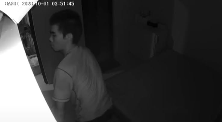 Bekasi - Rekaman CCTV kawanan pencuri merangsek rumah di Bekasi Utara saat ditinggal ke luar kota, Kamis (1/10/2026). Kerugian capai Rp80 juta. Foto: Ist/Gobekasi.id.