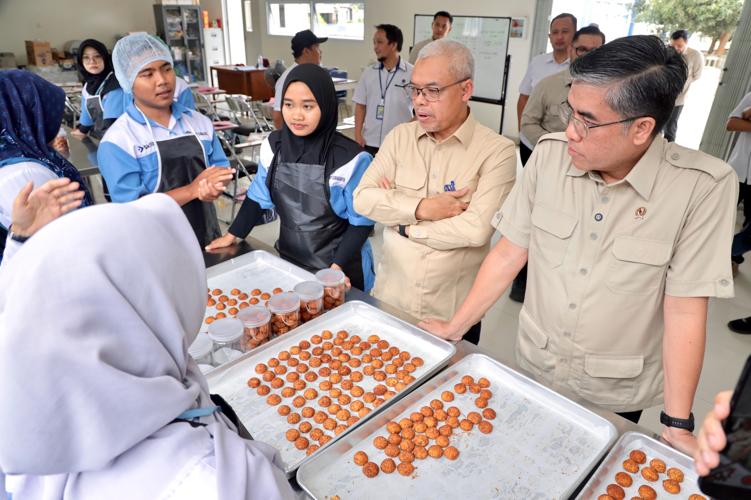 Bekasi - Menteri Ketenagakerjaan (Menaker) Yassierli meninjau pelaksanaan Program Pelatihan Vokasi Nasional di Satuan Pelayanan Pelatihan Vokasi dan Produktivitas (Satpel PVP) Bantul, DI Yogyakarta, Rabu (7/10/2026). Foto: Kemnaker/Gobekasi.id.