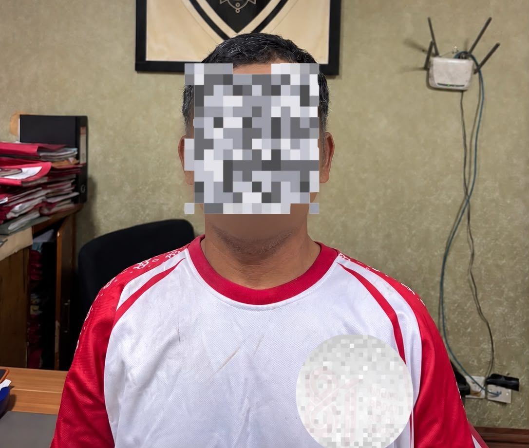 Bekasi - Seorang pria berinisial SR yang diduga kuat sebagai pelaku pencurian laptop milik penumpang Kereta Rel Listrik (KRL) di Stasiun Kranji, Kota Bekasi, berhasil diringkus polisi. Foto: Ist/Gobekasi.id.