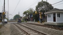 Bekasi - Salah satu perlintasan sebidang di Kabupaten Bekasi. Foto: Septian/Gobekasi.id.