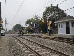 Tingkatkan Keselamatan, KAI Daop 1 Tempatkan Petugas di Tiga Perlintasan Sebidang Kabupaten Bekasi