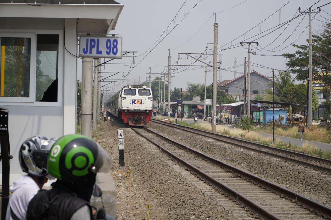 Bekasi - Salah satu perlintasan sebidang di Kabupaten Bekasi. Foto: Septian/Gobekasi.id.
