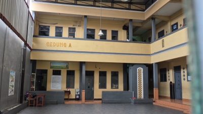 Kondisi Pondok Pesantren Dar et Tauhid di Kampung Poncol, Bulak, Bekasi Selatan, yang menjadi lokasi dugaan pelecehan terhadap santriwati. Foto: Gobekasi.id.