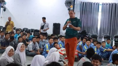 Bekasi - Wali Kota Bekasi Tri Adhianto sosialisasi 1.000 lapangan kerja PSEL Bantargebang di SMKN 1 & SMKN 2 Bekasi, Selasa (13/10/2026). Dorong lulusan SMK bersaing. Foto: Ist/Gobekasi.id.
