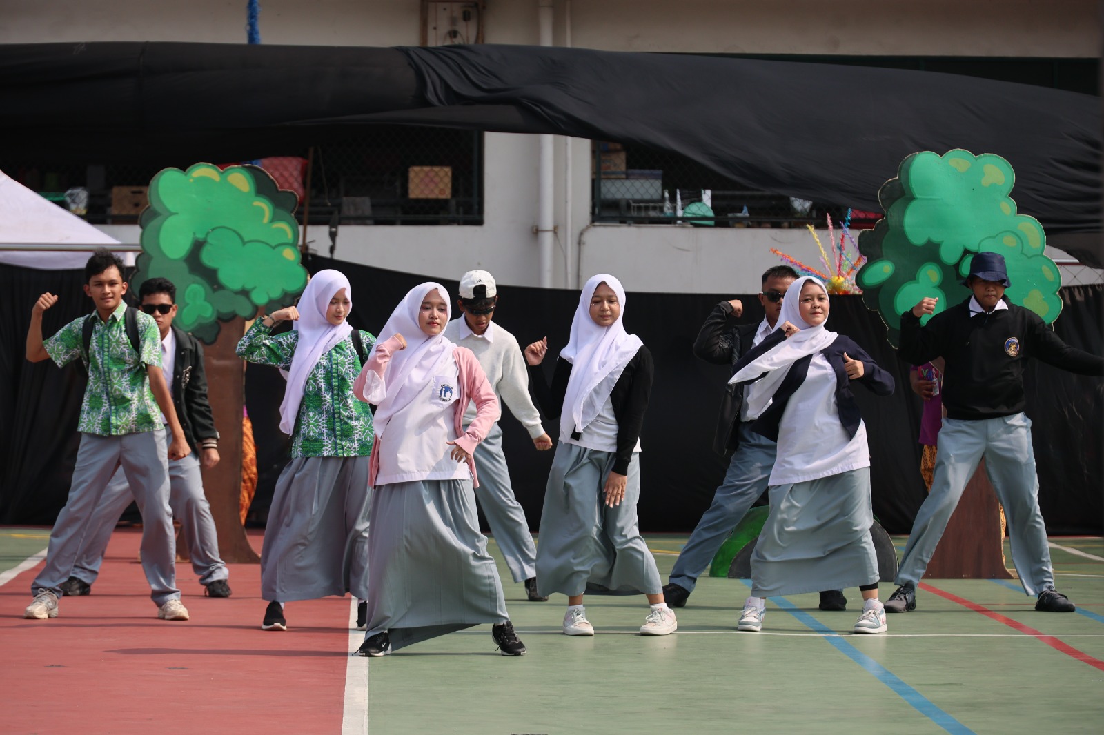 Bekasi - Pelajar unjuk kebolehan di ajang AVASSCO XI di SMAI Al Azhar 8 Summarecon, Selasa (13/10/2026). Foto: Ist/Gobekasi.id.
