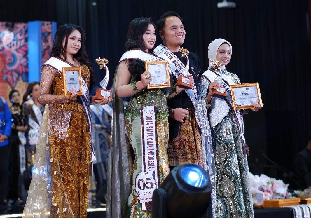 Bekasi - Syafiqa Dzikria Nafasya, remaja asal Cikarang, sukses meraih penghargaan Kategori Berbakat pada ajang pemilihian Duta Batik Indonesia 2026. Foto: Ist/Gobekasi.id.