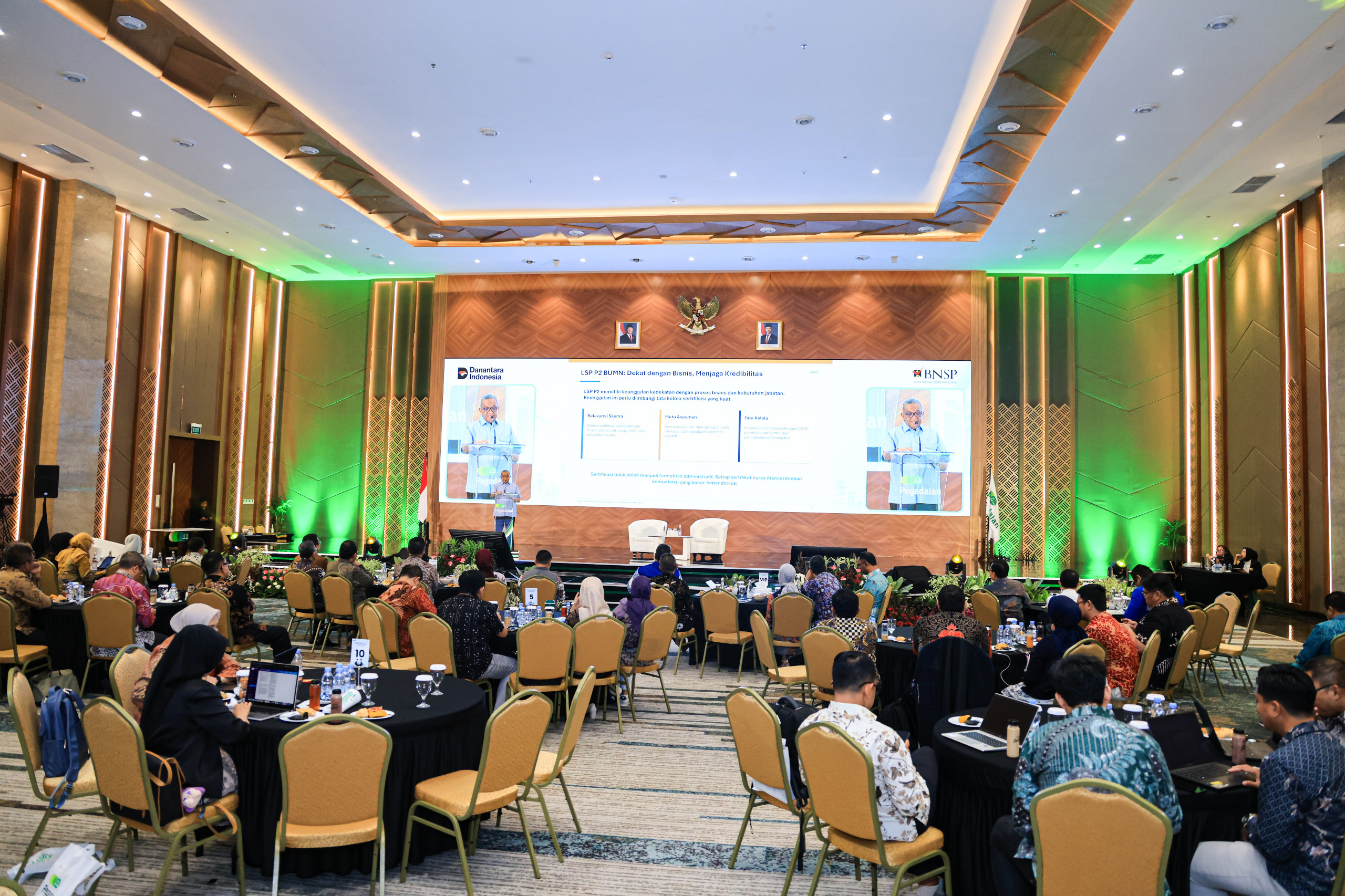 Bekasi - Wakil Menteri Ketenagakerjaan (Wamenaker) Afriansyah Noor dalam Forum Komunikasi Lembaga Sertifikasi Profesi P2 BUMN Summit 2026 di Jakarta, Kamis (15/10/2026). Foto: Kemnaker/Gobekasi.id.